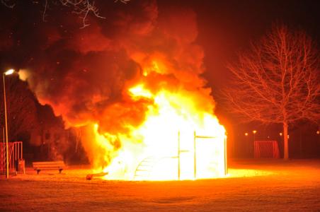 Speeltoestel in brand in Waalwijk