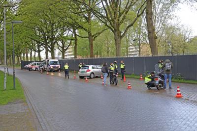 Politie houdt controle aan de Olympiaweg Waalwijk