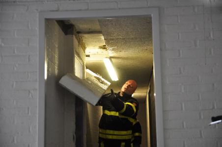 Grote plassen water in Waalwijkse flat leiden agenten naar hennepkwekerij