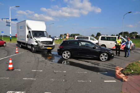 Baby van 3 maanden oud en ouders komen met de schrik vrij na aanrijding aan de Kloosterheulweg Waalwijk