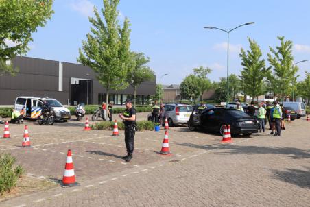 Grote controle politie en Belastingdienst bij parkeerplaats Piet Klerkx Waalwijk