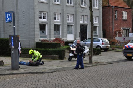 UPDATE: Politie slaat man met vermoedelijk vuurwapen in de boeien aan de Meester van Coothstraat Waalwijk