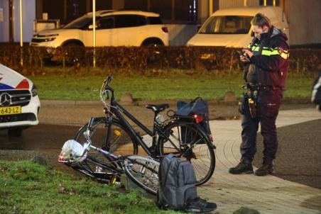 Vrouw op fiets aangereden door auto aan de Industrieweg Waalwijk