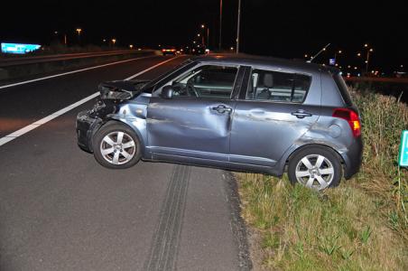 Auto vliegt uit de bocht op de A59 (Maasroute) Waalwijk