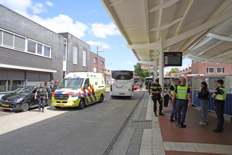 Politie rukt met spoed uit voor melding steekpartij aan het Vredesplein Waalwijk