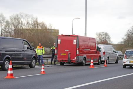 Botsing tussen drie voertuigen op de A59 (Maasroute) Waalwijk