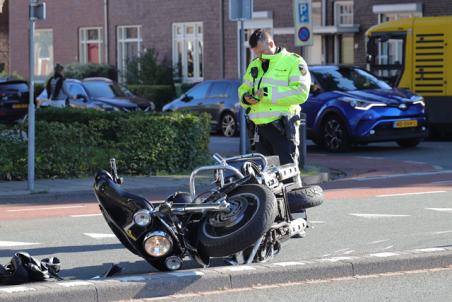 Motorrijder gewond bij aanrijding aan de Burgemeester van der Klokkenlaan Waalwijk