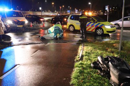 Jongen met snorscooter raakt gewond na botsing met auto aan de Altenaweg Waalwijk