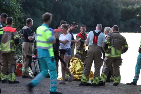 Hulpdiensten massaal op zoek naar man bij Surfvijver aan de Vijverlaan Waalwijk