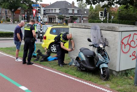 Jongen op snorscooter botst tegen stroomhuisje aan op het Halve Zolenpad Waalwijk