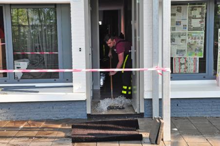 Brandweer en politie rukken uit voor wateroverlast in woning Waalwijk