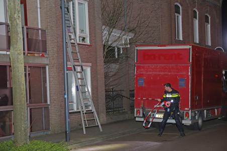 UPDATE: Man dringt woning binnen via ladder aan de Anna van Burenstraat Waalwijk