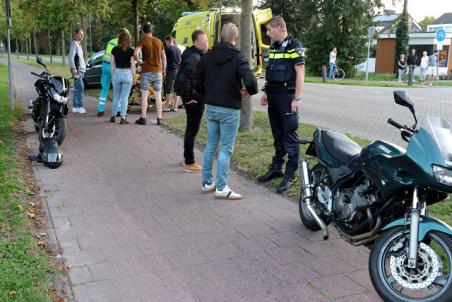 Motorrijder en fietser botsen tegen elkaar aan de Burgemeester Smeelelaan Waalwijk