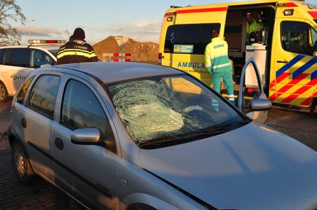 Vrouw rijdt met beschadigde auto door naar afslag A59 (Maasroute) Waalwijk