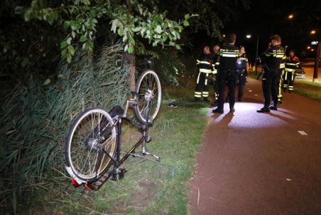 Fiets en schoen gevonden in Waalwijk, brandweer doorzoekt sloot op zoek naar eigenaar