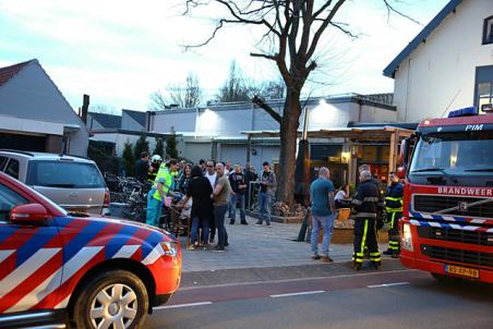 Vrouw onwel in kroeg: brandweer verricht metingen aan de Putstraat Waalwijk