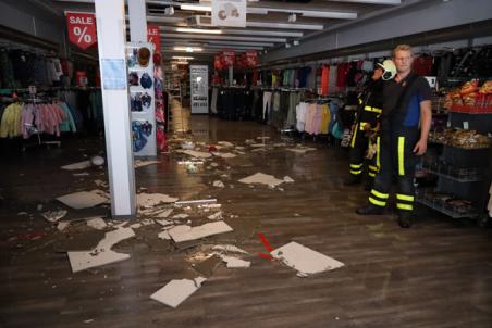 Wateroverlast in kledingwinkel De Kik in de Els Waalwijk
