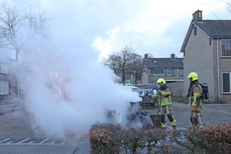 Brandweer blust buitenbrand aan de Wijnruitstraat Waalwijk