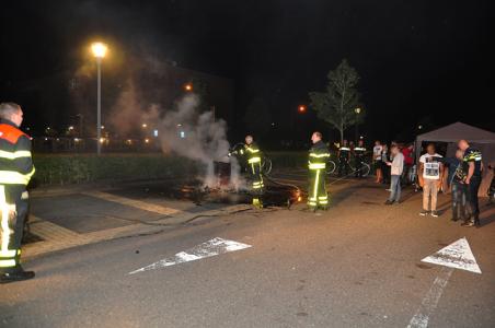 Brandweer blust buitenbrandjes tijdens De 80 van de Langstraat aan De Gaard Waalwijk