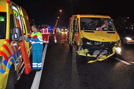 Bestuurder van bestelbus raakt de macht over het stuur kwijt op de A59 (Maasroute) Waalwijk