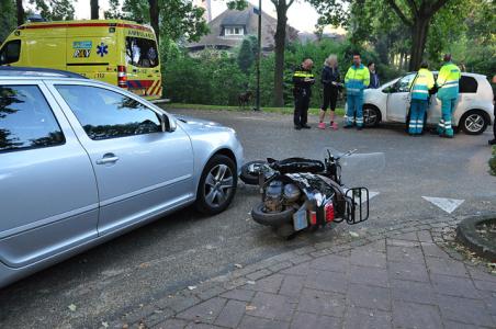 Bromfietser gewond door aanrijding aan de Akkerlaan Waalwijk