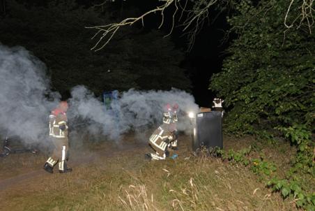 Brandweer blust containerbrand bij Het Lido: wegwerpbarbecues de boosdoener