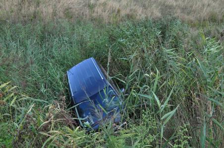 En wéér vliegt er een auto uit de bocht bij afslag Waalwijk-Oost