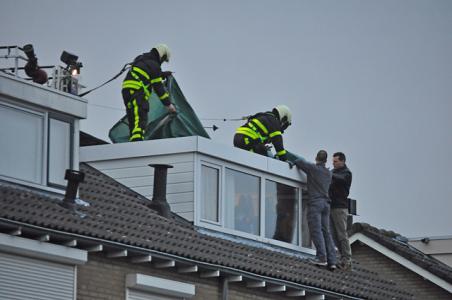 Dak waait van dakkapel af Dr. Ringersstraat Waalwijk