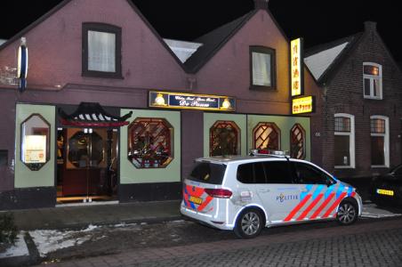 Restaurantbaas verjaagt overvaller die zijn vrouw bedreigt in Waalwijk: &#039;Hij was erg bang&#039;