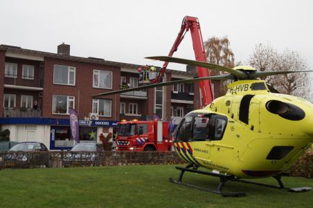 Traumaheli trekt veel bekijks in woonwijk Waalwijk