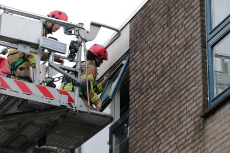 Stormschade aan woning aan de Burg. Teijssenlaan Waalwijk