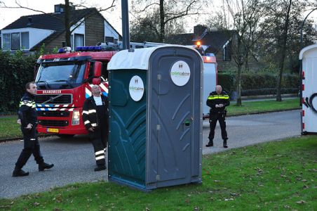 Vandalen gooien vuurwerk in Dixi wc aan de Kempenlandlaan Waalwijk