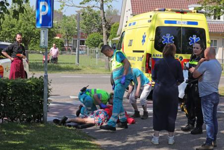 Solex rijder raakt gewond aan de Burg. Smeelelaan Waalwijk