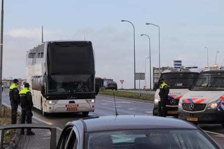 Mobiele Eenheid van de politie ingezet vanwege wedstrijd RKC en Willem II in Waalwijk