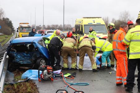 Ravage na ongeval tussen drie auto’s op de A59 (Maasroute) Waalwijk