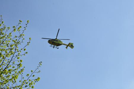 Traumaheli landt in woonwijk in Waalwijk