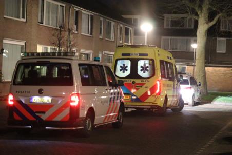 Meerdere eenheden van de politie rukken uit voor conflict in woning aan de Meester van Hallstraat Waalwijk