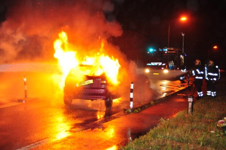 UPDATE: Auto&#039;s vliegen in brand na aanrijding aan de Winterdijk Waalwijk