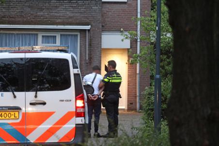 Jongen in de boeien geslagen door politie aan de Looierij Waalwijk
