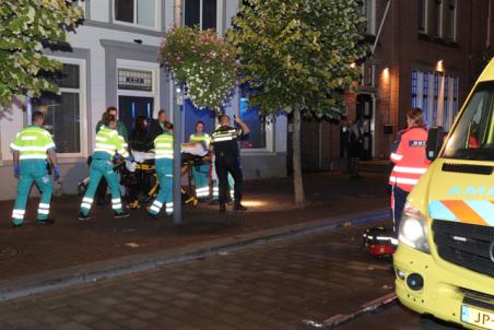 Man valt uit boom en raakt zwaargewond aan de Grotestraat Waalwijk