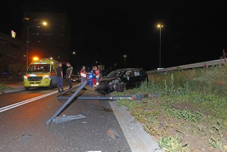 Auto slaat meerdere keren over de kop op Taxandriaweg in Waalwijk: bestuurder had gedronken