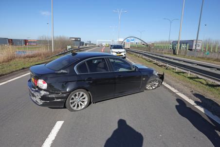 File op A59 na aanrijding tussen auto en vrachtwagen op de Midden-Brabantweg Waalwijk