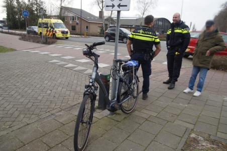 Fietser gewond bij botsing met auto aan de Bachlaan in Waalwijk