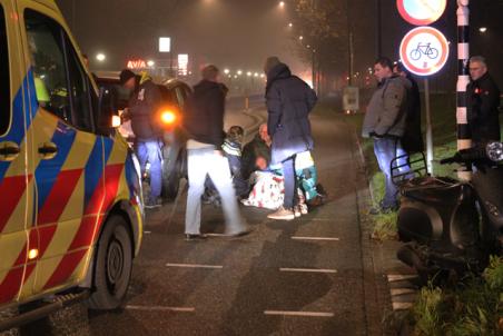 Botsing tussen snorscooter en auto aan de Noorder Parallelweg Waalwijk