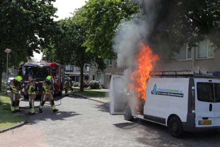 Brand in bestelbus aan de Prof. Piersonstraat Waalwijk