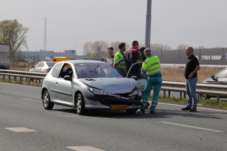 Flinke file door ongeval op de A59 (Maasroute) Waalwijk