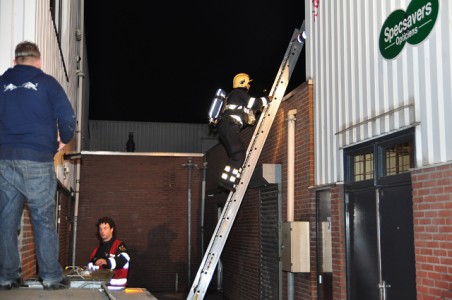 Brandweer rukt uit voor brandlucht aan De Els Waalwijk