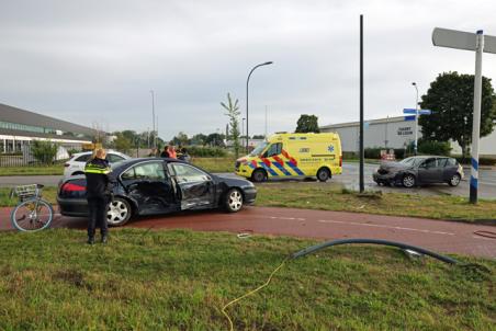 Opnieuw ongeval op Weteringweg ondanks nieuwe verkeerssituatie: Lantaarnpaal uit de grond gereden