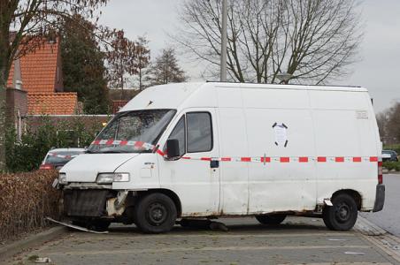 Autowrakken achtergelaten in Waalwijk, van wie zijn ze toch?