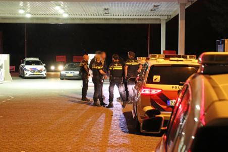 Eenheden politie ter plaatse bij conflict aan de Professor Kamerlingh Onnesweg Waalwijk